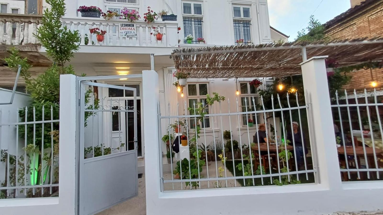 Hotel Justinian Pogradec Exterior foto